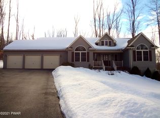 105 Hemlock Ln, Greentown, PA 18426