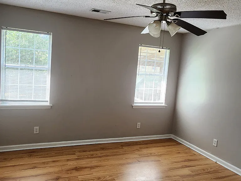 132 Pineview St — Photo 31