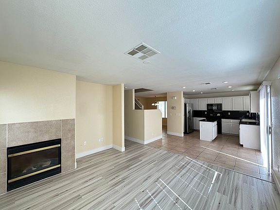 3rd image of 5640 Woods Crossing St