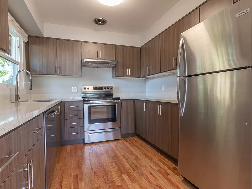 6112 SE Center St #6112