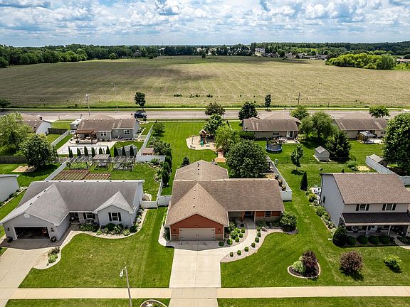 3rd image of 4468 Deer Point Dr