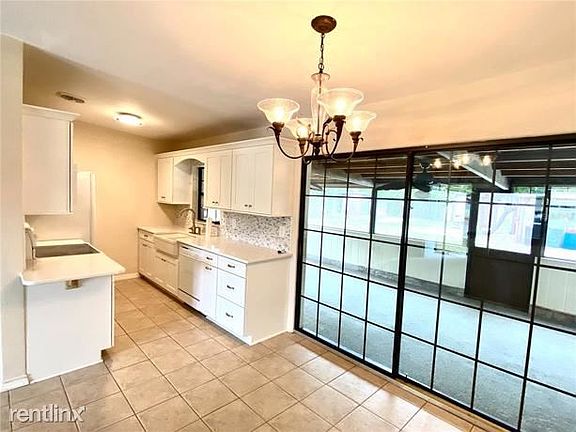 3rd image of 1614 Colton Dr