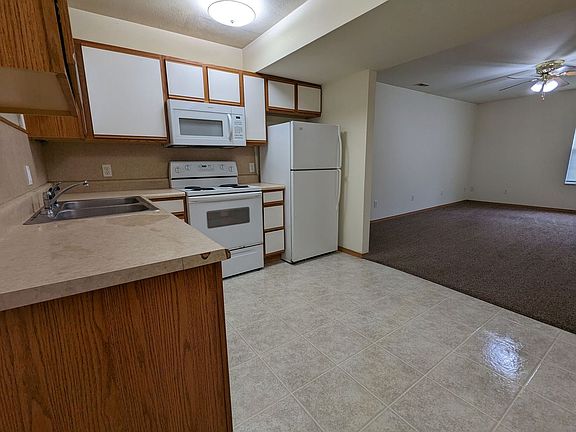 4th image of 1418 W Frosty Dr APT 2