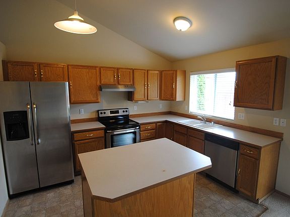5th image of 1022 200th Street Ct E
