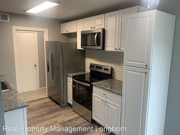 3rd image of 5808 Wellington Dr #4