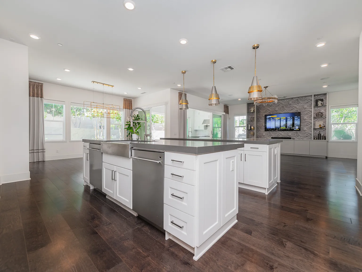 4 bed, 4357 sqft, $9,000 — Photo 3
