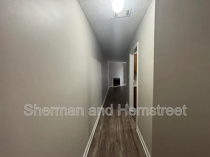 3 bed, 2.0 bath, 1200 sqft, $1,100 — Photo 4