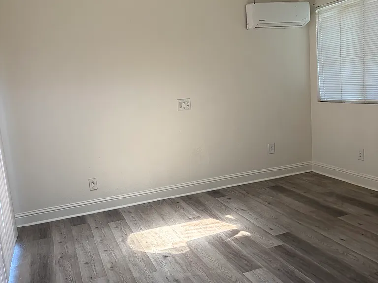 1013 Santiago Ave #A — Photo 6