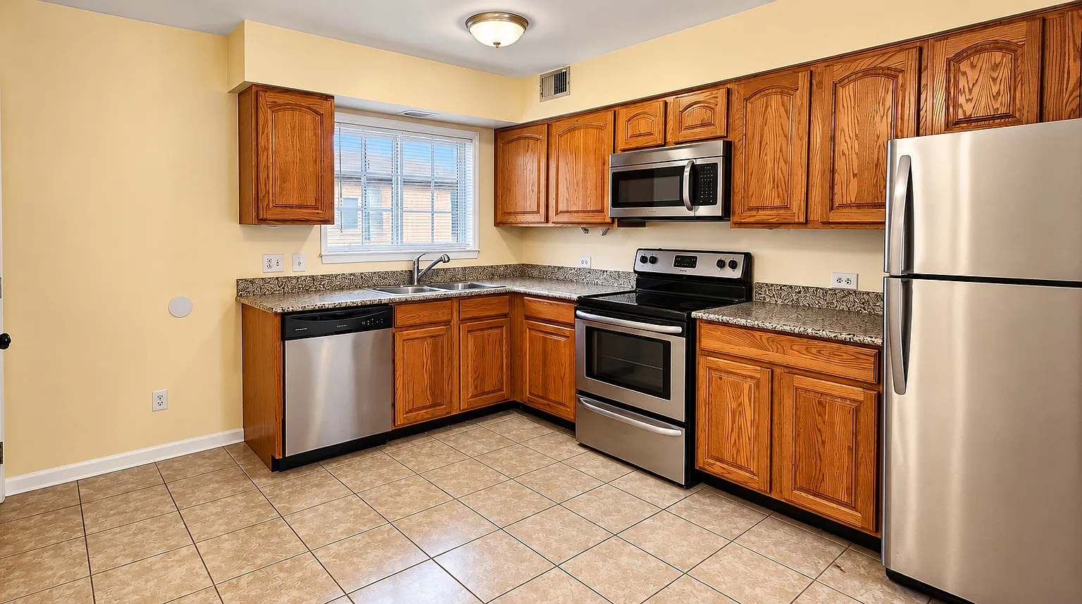 2 bed, 1000 sqft, $1,900 — Photo 3
