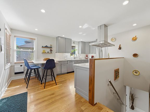 5th image of 2456 W Farwell Ave
