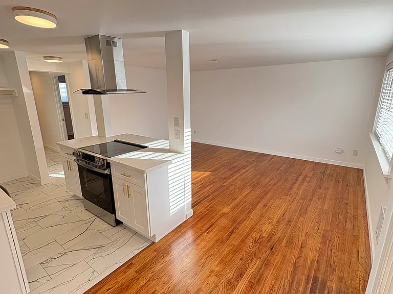 2345 Minor Ave E #14 — Photo 10