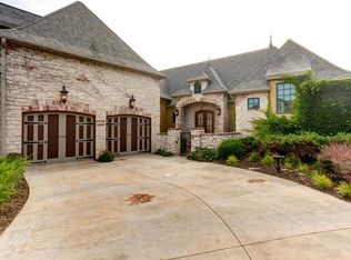 6331 S Riverbend Rd, Springfield, MO 65810