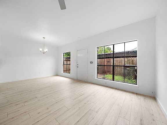5th image of 8433 Wednesbury Ln