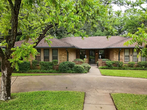 1305 Cliff Dr, Graham, TX 76450