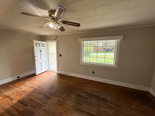 2311 Central Dr, Lenoir, NC 28645