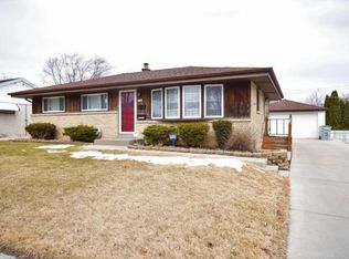 8762 W Acacia St, Milwaukee, WI 53224