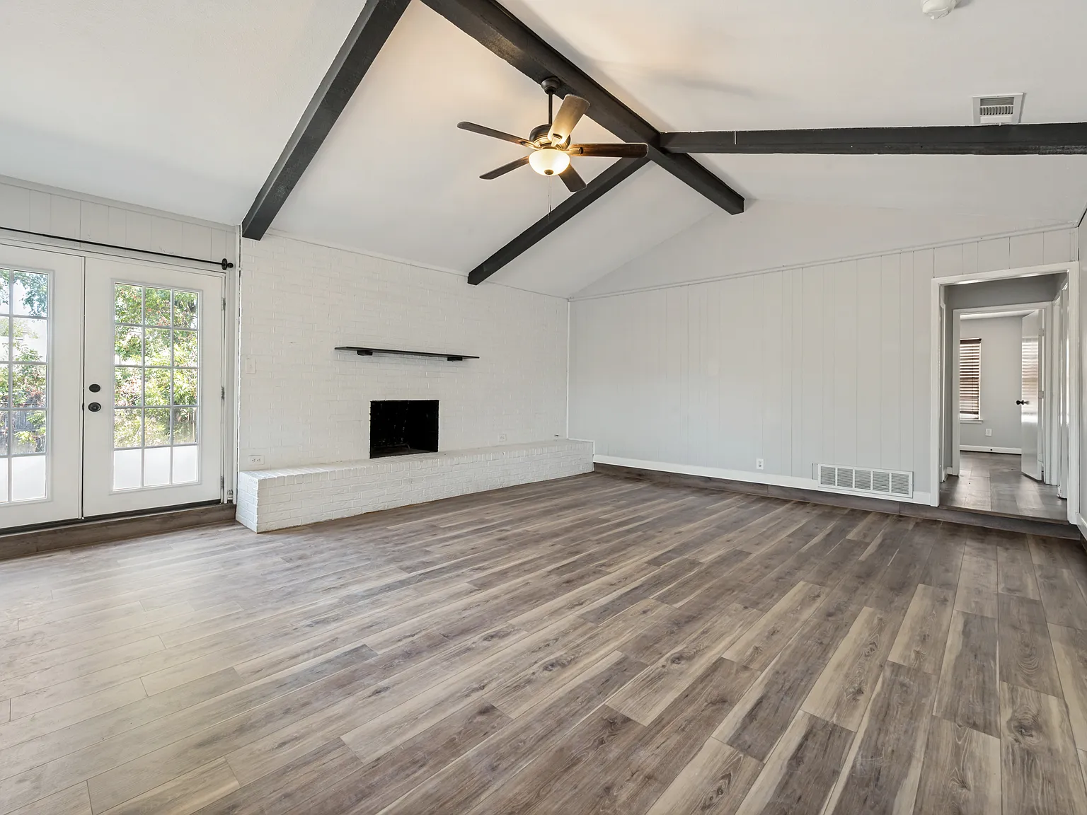 3 bed, 1367 sqft, $1,950 — Photo 1