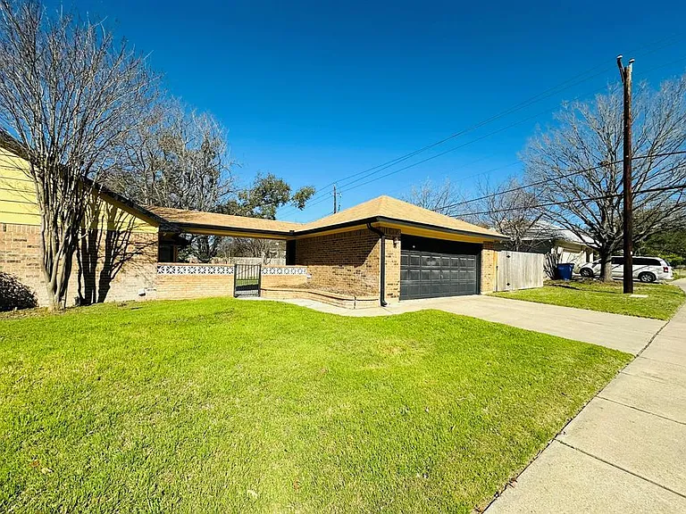 306 Applewood Dr — Photo 2