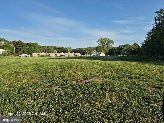 2nd image of 1002 Park Ln