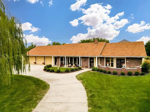 7530 N Amity Ct, Parkville, MO 64152