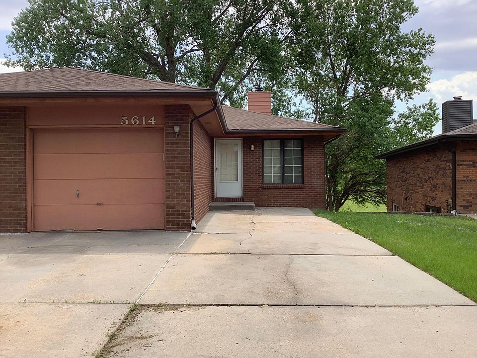 Exterior of 5614 S 38th Street duplex townhouse