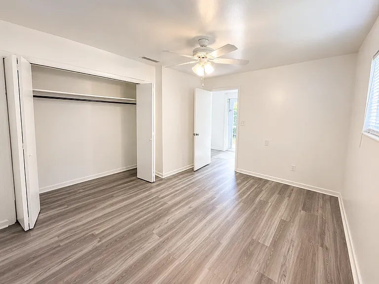 3236 NW 30th Pl — Photo 11