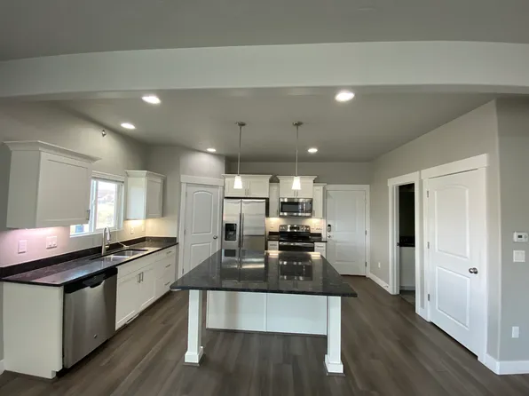 3809 E Cunninghill Dr, Eagle Mountain, UT 84005