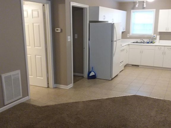 3rd image of 409 Flint Dr #1
