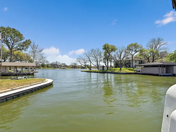 2210 Fredwoods Dr, Kingsland, TX 78639