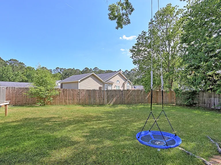 143 Cambridge Dr — Photo 28