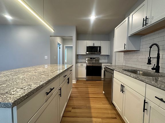 2nd image of 213 Green St APT 3