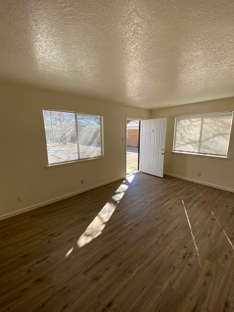 449 Charleston St SE — Photo 3