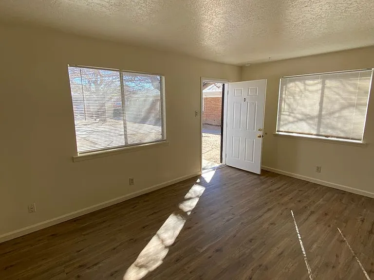 449 Charleston St SE — Photo 3