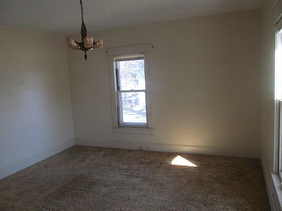 5th image of 2612 Franklin Ave