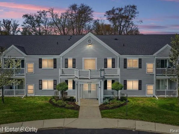 1127 S Lake Dr Unit 120, Novi, MI 48377