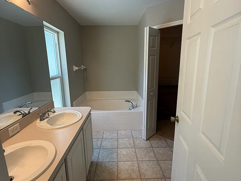 226 Tree Branch Ln — Photo 8