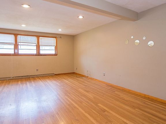 3rd image of 21 Farrington St