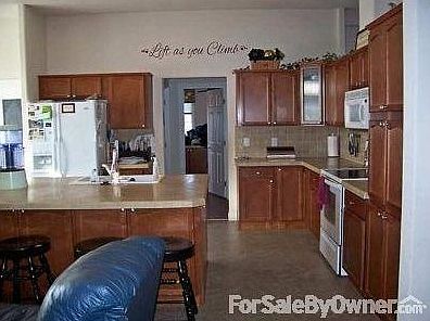 Huge kitchen & a lot of cupboard space