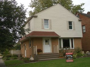 2424 Fenwick Rd, University Heights, OH 44118