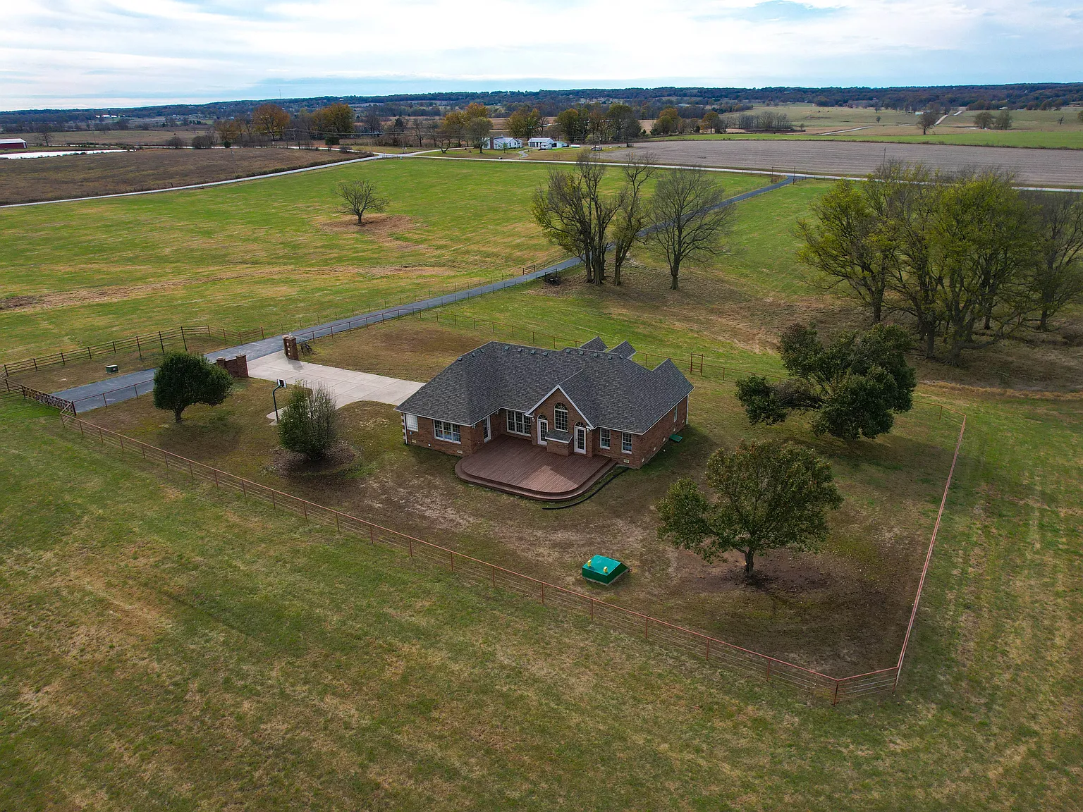 3 bed, 2002 sqft, $2,295 — Photo 4