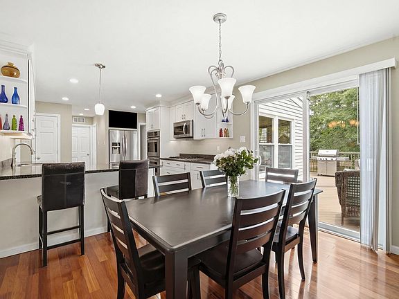 5th image of 4240 Fairway Cir