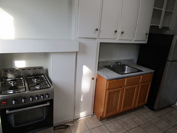 5th image of 214A 14th St APT 3