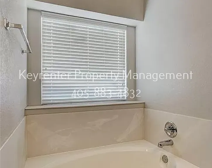 2404 NW 161st St — Photo 3