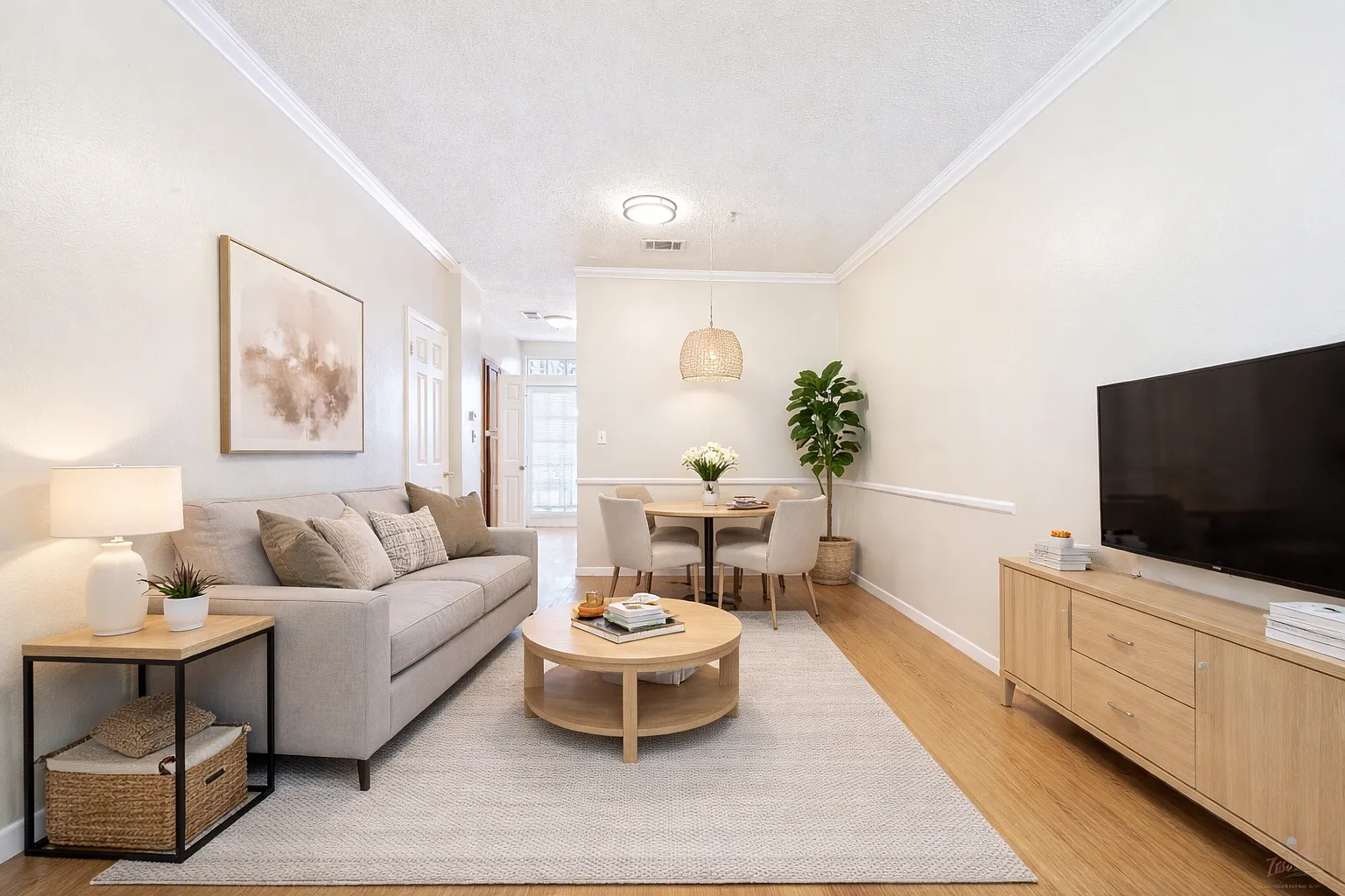 2300 Leon St Apt 204 — Photo 1
