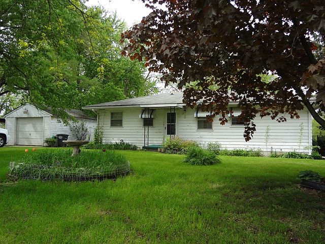 2nd image of 908 W 6th St