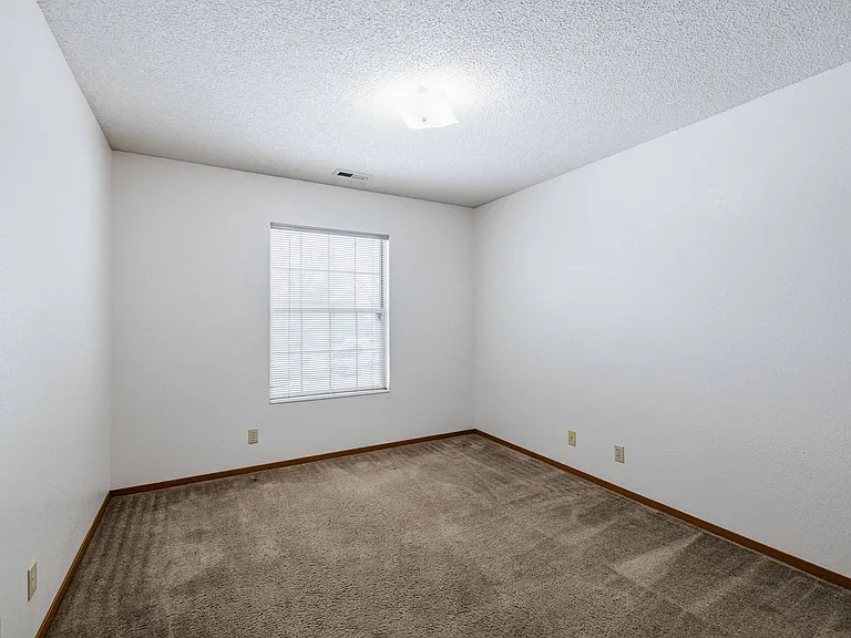 Cambridge Apartments — Photo 21