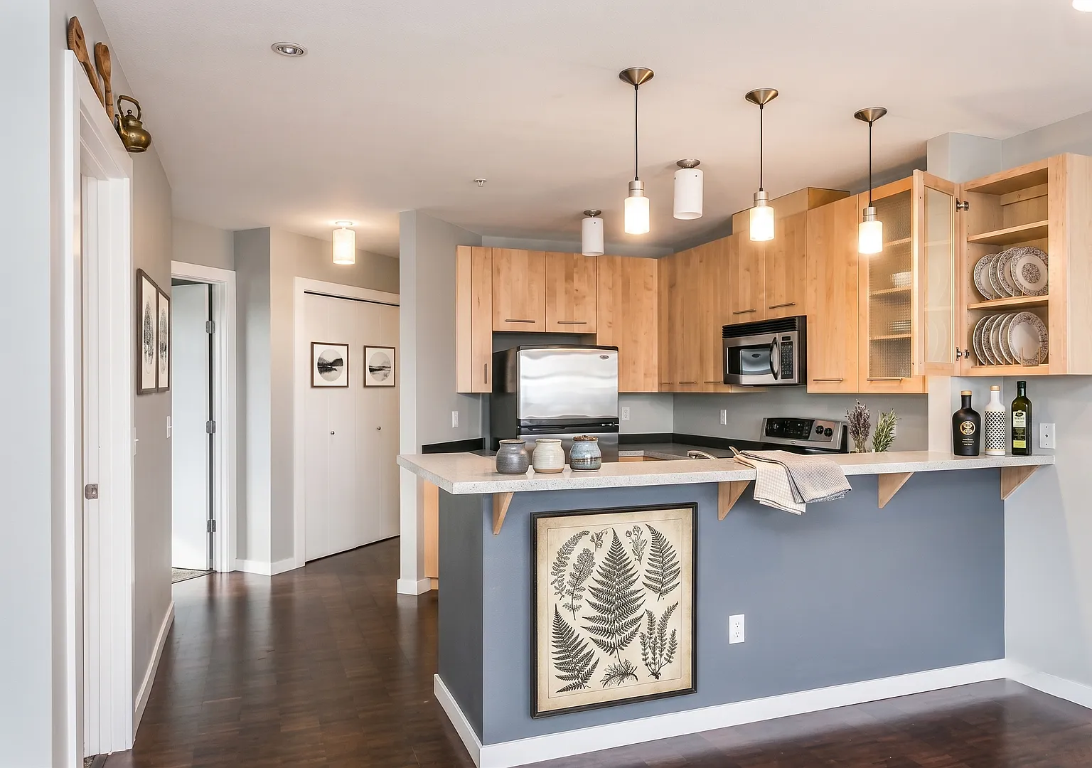 East Queen Anne Seattle 2 Bedroom Apartment for Rent | Lake Union Views, Rooftop Deck, In-Unit La... — Photo 4