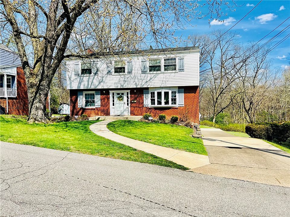 1st image of 208 Crescent Garden Dr