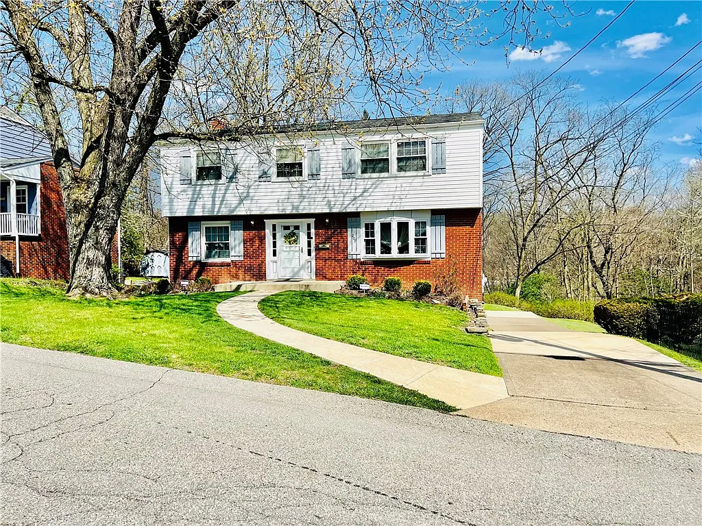 208 Crescent Garden Dr photo 1