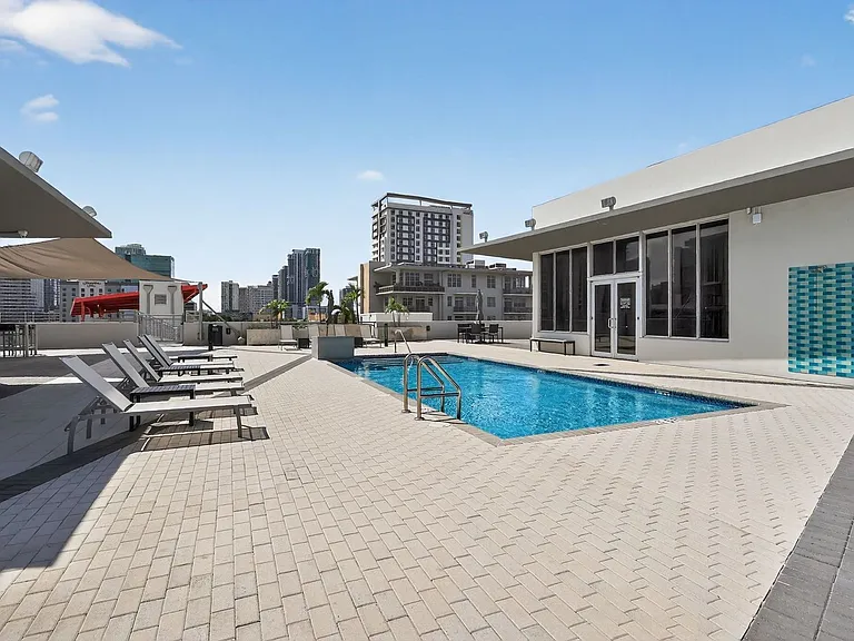 435 N Andrews Ave #206 — Photo 22